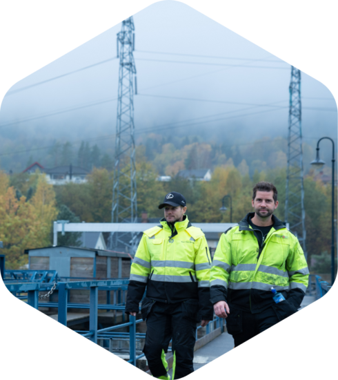 Tinfos folk i arbeidstøy